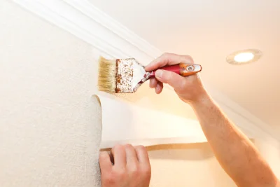 Pose de papier peint à Varrains — revêtements muraux et toiles de verre